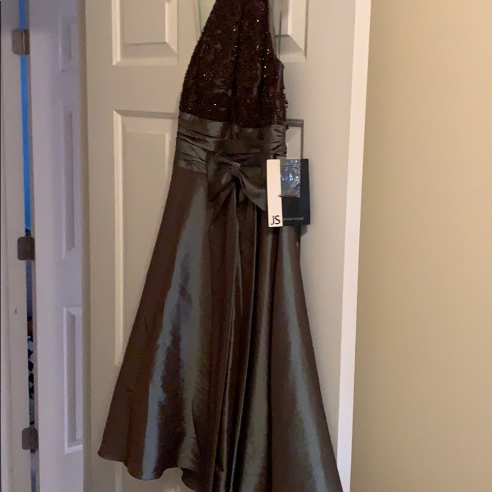 Classy deep green formal cocktail dress.